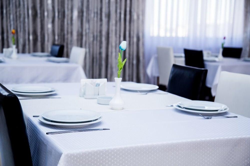 Astola Hotel Baku Ngoại thất bức ảnh